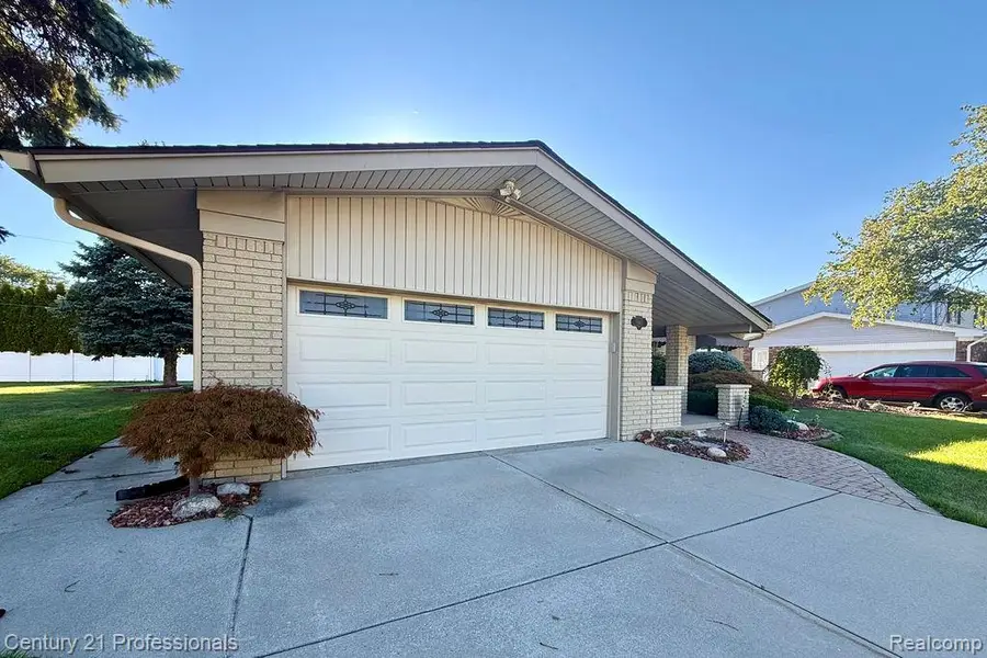 37074 Gregory Drive, Sterling Heights, MI 48312 - #2