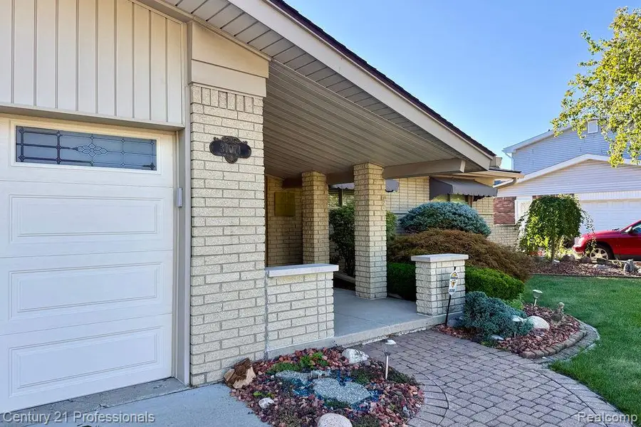 37074 Gregory Drive, Sterling Heights, MI 48312 - #3