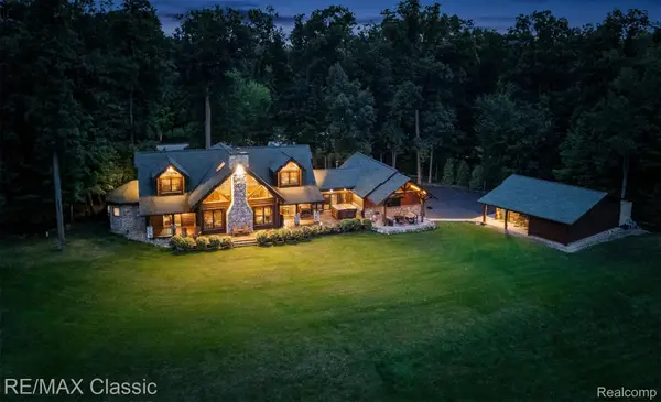 4489 Clara Louise Ct, Saline, MI 48176