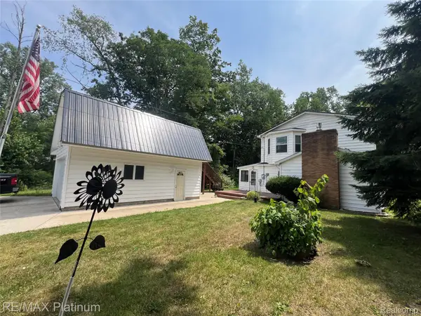 10528 Lake Shore Drive, Fenton, MI 48430