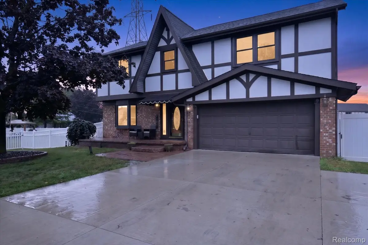 24011 Heritage Drive, Woodhaven, MI 48183 - #1