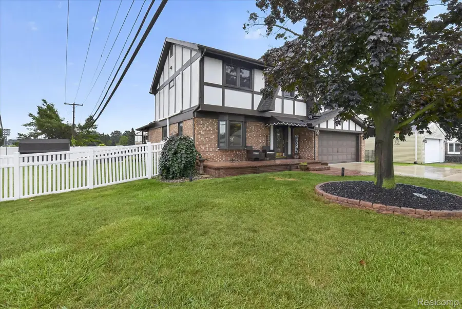 24011 Heritage Drive, Woodhaven, MI 48183 - #2