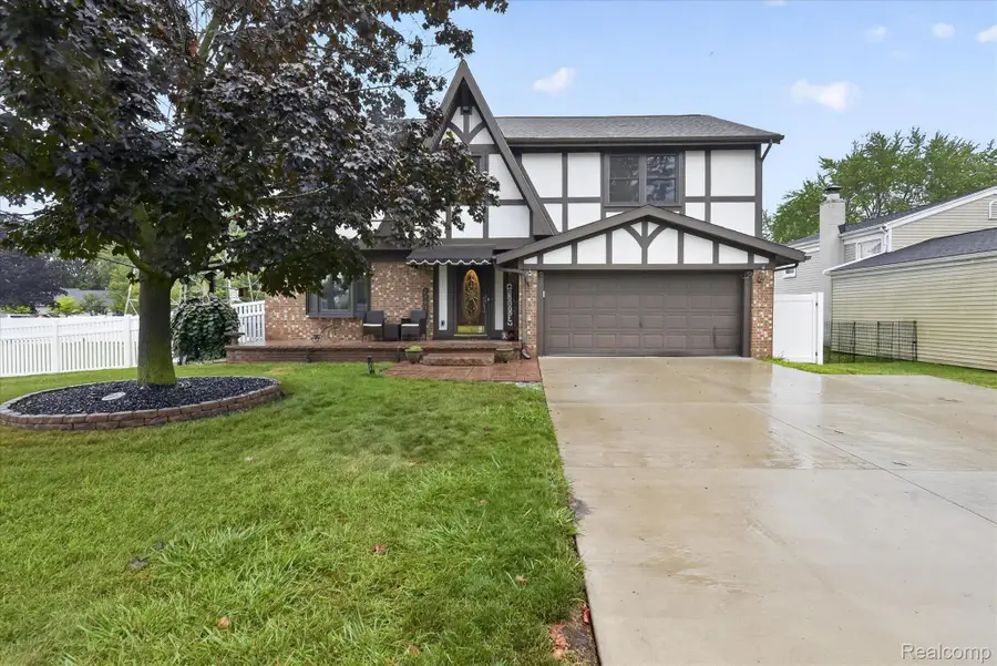 24011 Heritage Drive, Woodhaven, MI 48183 - #3