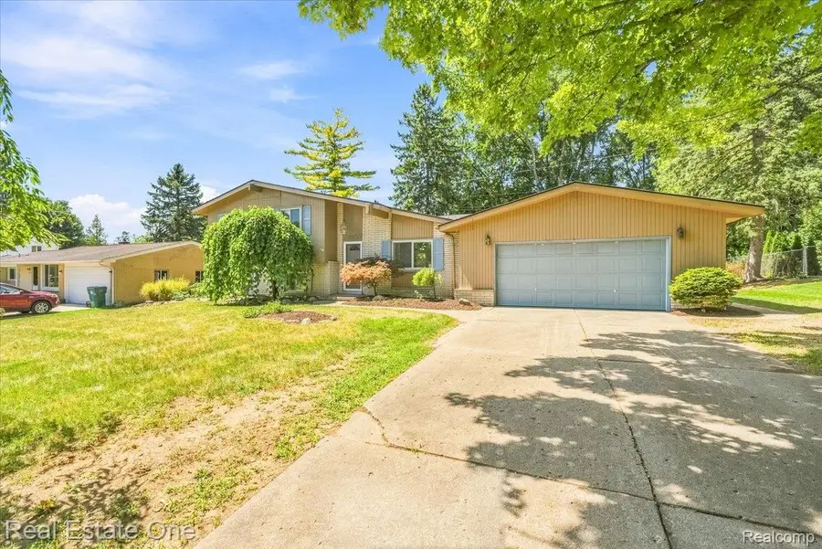 4805 Whitlow Boulevard, Commerce Township, MI 48382 - #2