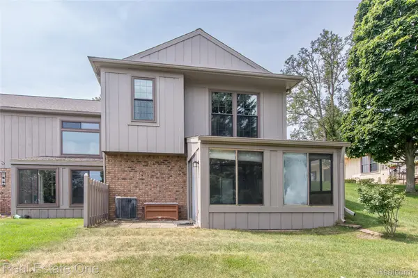 12043 Shenandoah, SouthLyon, MI 48178