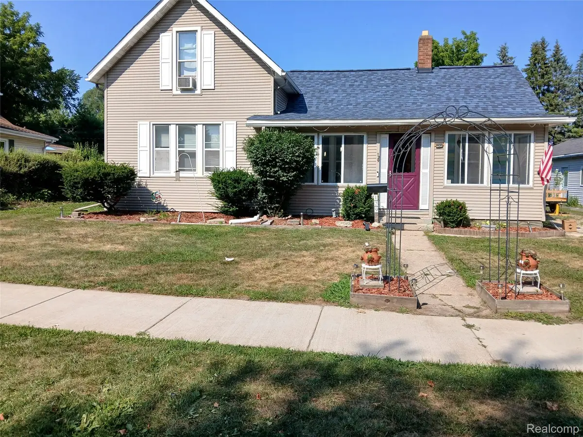 129 E Congress Street, Caro, MI 48723 - #1