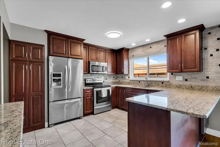 5063 Abington Drive, Troy, MI 48085 - #2