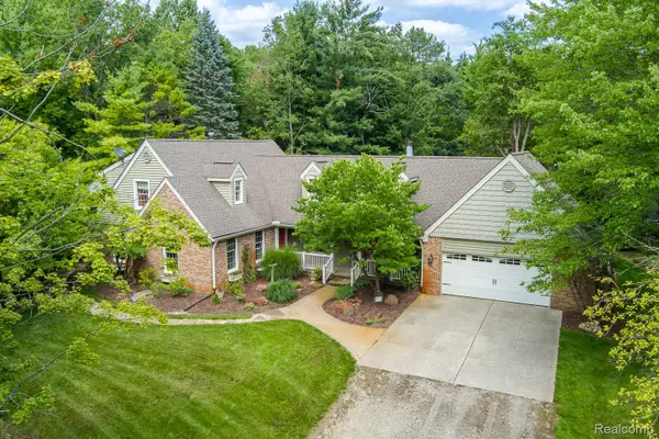 2411 Farmbrook Trail, Oxford, MI 48370