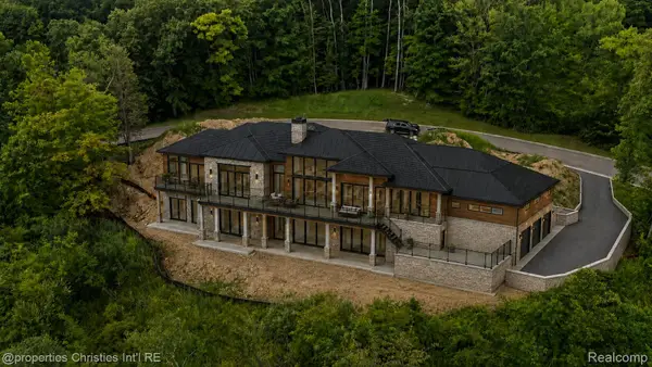 1246 Lake Forest Way, Milford, MI 48380