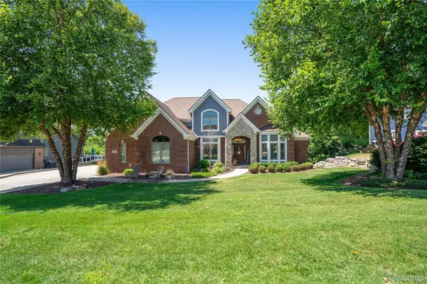 888 Suchava Drive, WhiteLake, MI 48386