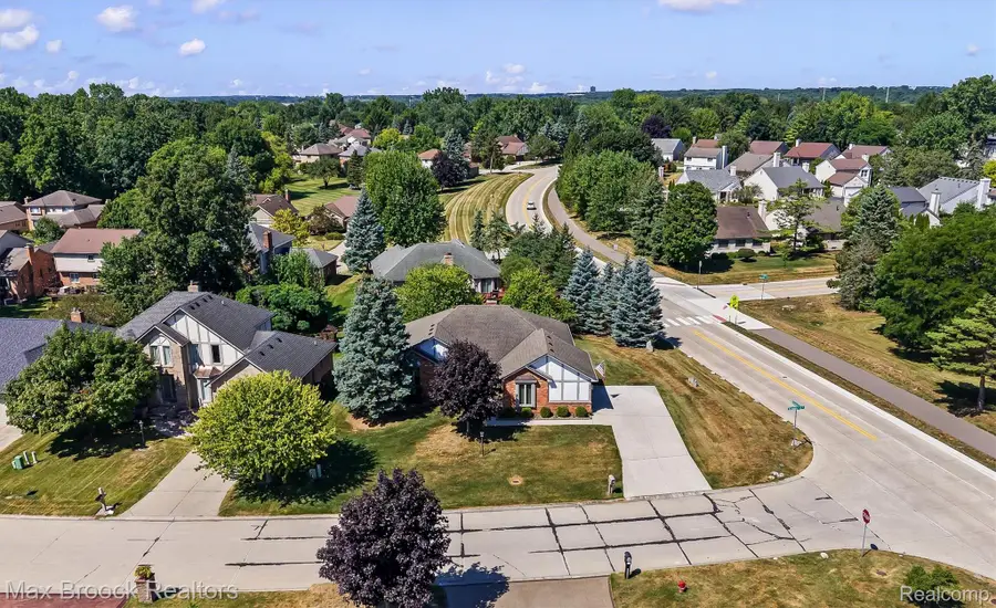 441 Sandalwood Drive, Rochester Hills, MI 48307 - #2