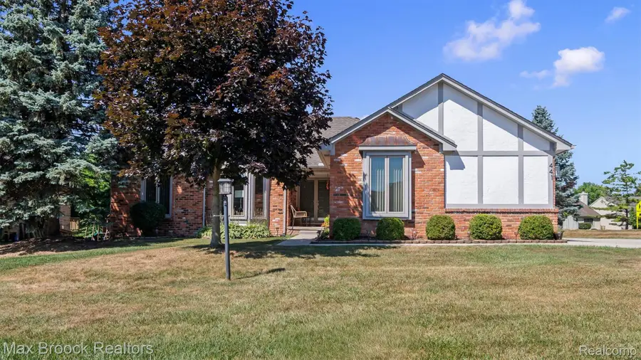 441 Sandalwood Drive, Rochester Hills, MI 48307 - #3