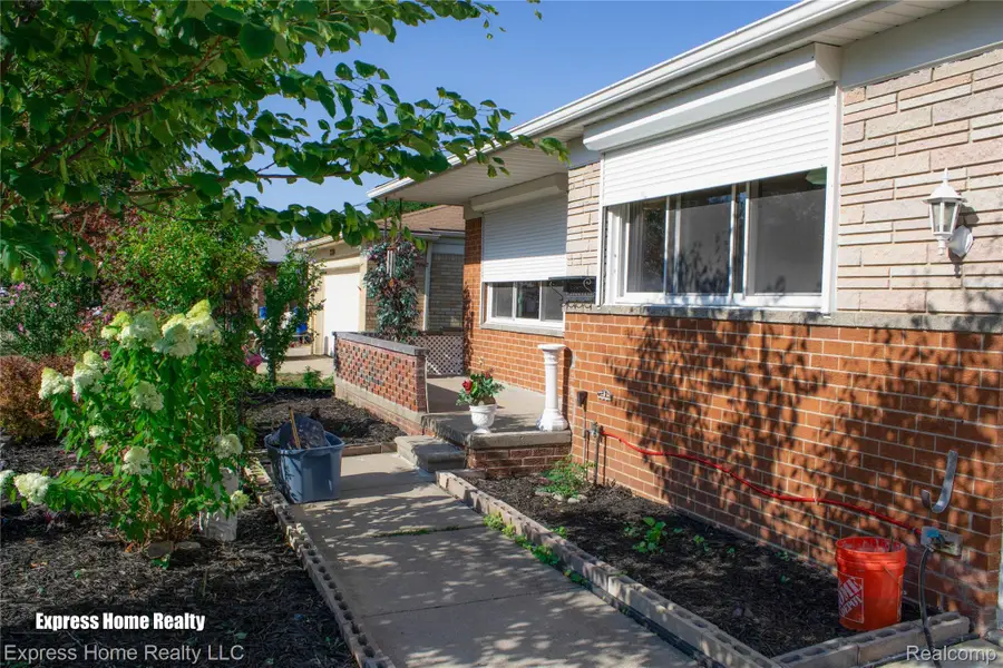27262 Thomas Avenue, Warren, MI 48092 - #2