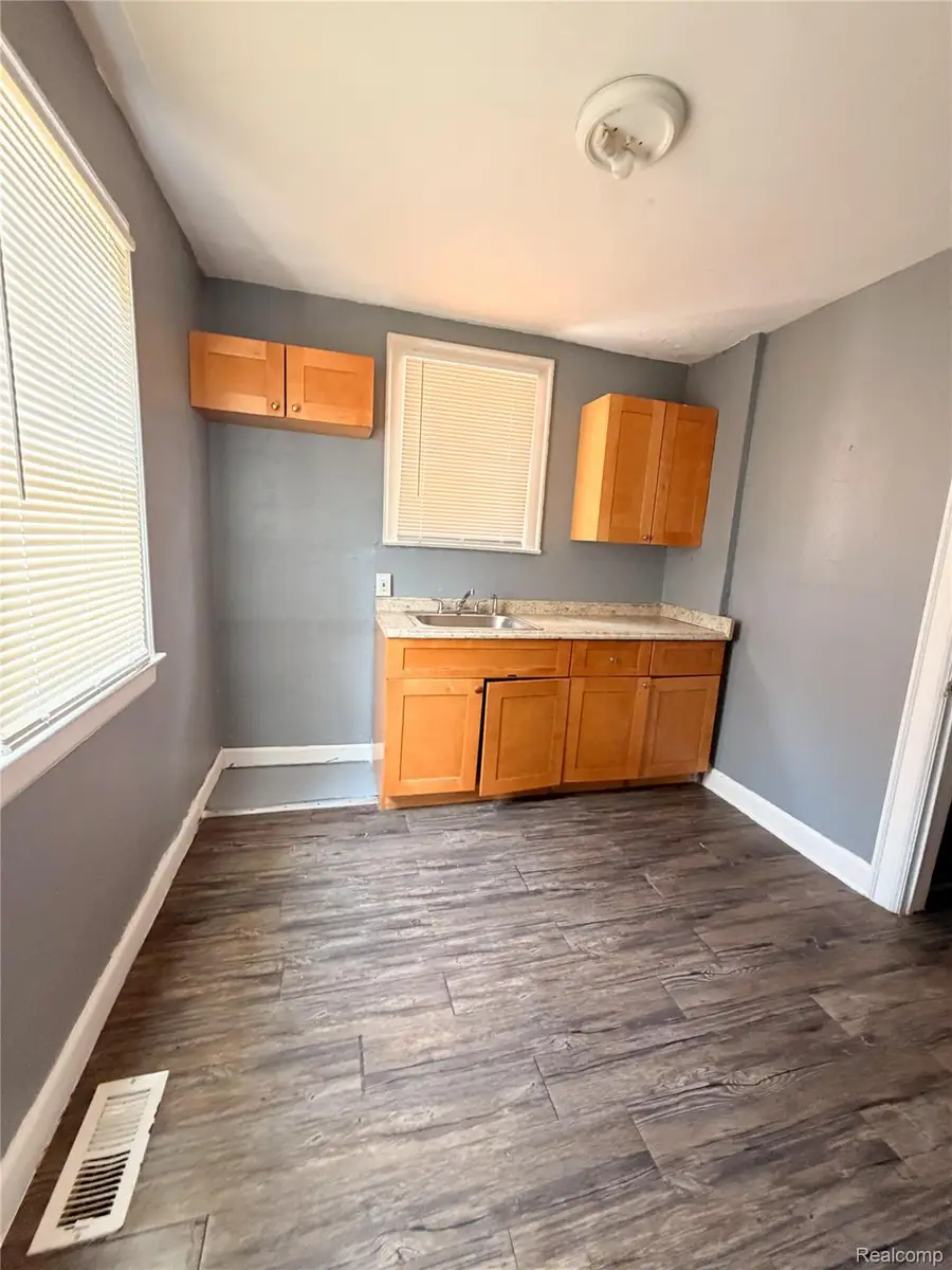 9137 Meyers Road, Detroit, MI 48228 - #3