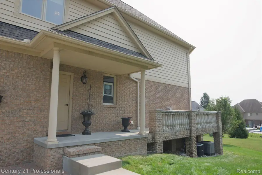 916 Majestic, Rochester Hills, MI 48306 - #2