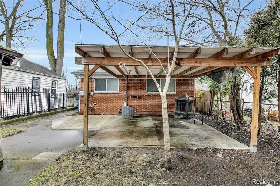 7518 Hazelton Street, Dearborn Heights, MI 48127 - #2