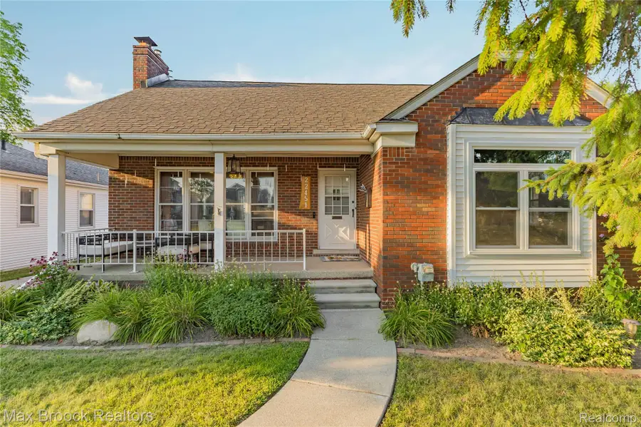 22451 Bayview Drive, Saint Clair Shores, MI 48081 - #2