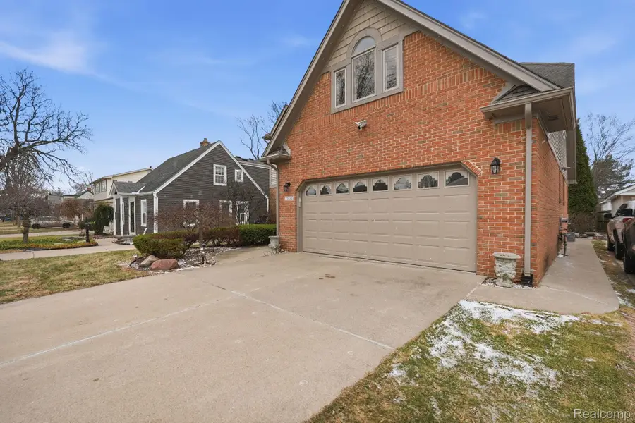 22432 Pointe Drive, Saint Clair Shores, MI 48081 - #3
