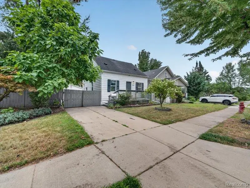 25627 Princeton Street, Dearborn Heights, MI 48125 - #2