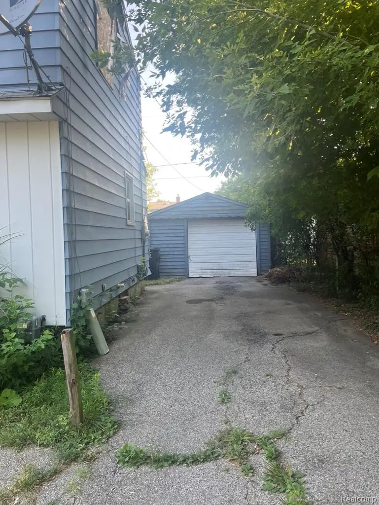 3413 Holly Avenue, Flint, MI 48506 - #2