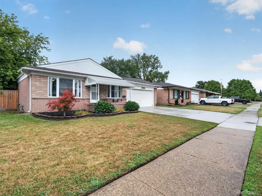 25526 Masch Avenue, Warren, MI 48091 - #3