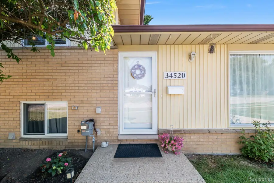 34520 Sandwood Drive, Sterling Heights, MI 48310 - #2