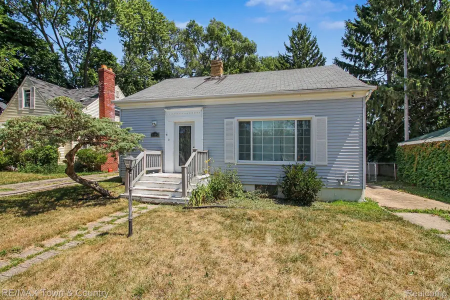 1115 E Vernon Drive, Flint, MI 48503 - #2