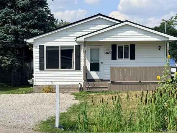 1465 E E Judd Road, Burton, MI 48529