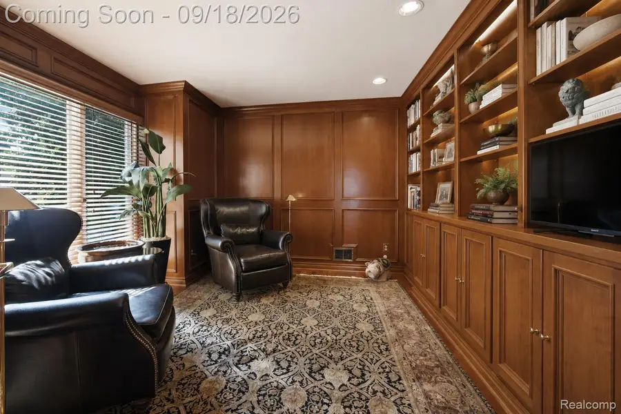 1123 Ivyglen Circle, Bloomfield, MI 48304 - #2