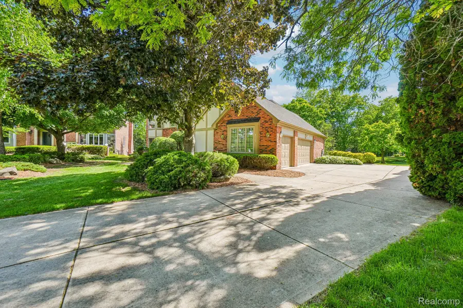 4523 Rivers Edge Drive, Troy, MI 48098 - #3
