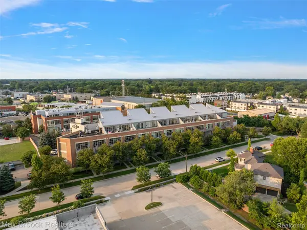 333 E Parent Avenue #15, RoyalOak, MI 48067