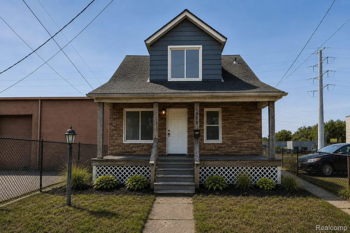 329 W Muir Avenue, Hazel Park, MI 48030 - #1