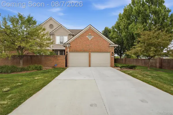 107 Charleston Drive, Troy, MI 48098