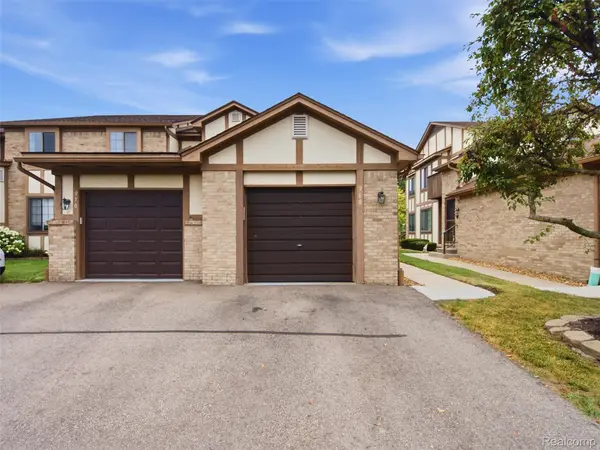 968 Country Club Drive #4, StClairShores, MI 48082