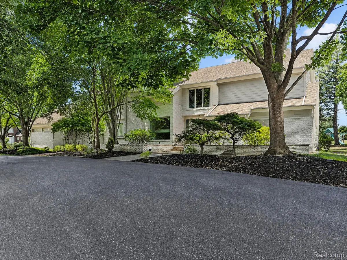 3894 Glen Falls Drive, Bloomfield, MI 48302 - #1
