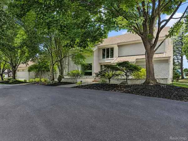 3894 Glen Falls Drive, BloomfieldHills, MI 48302