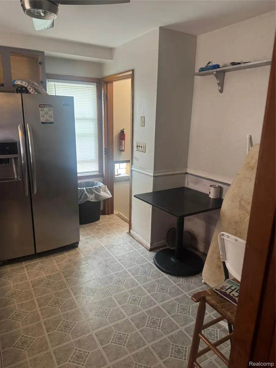21810 Schroeder Avenue W, Eastpointe, MI 48021 - #2