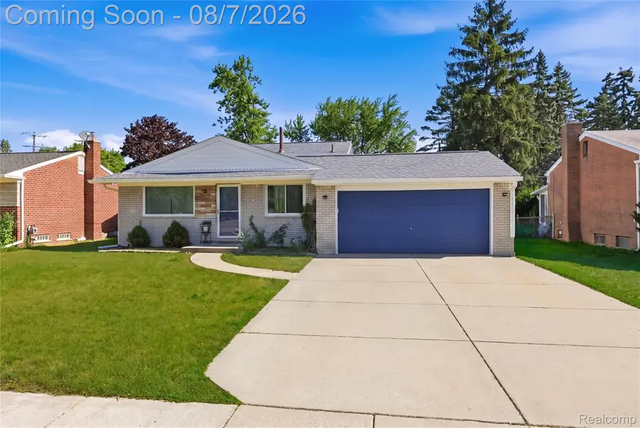 8517 Plumbrook Road, Sterling Heights, MI 48313 - #2