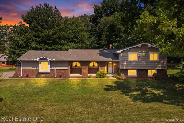 10875 Cartier Drive, Brighton, MI 48114