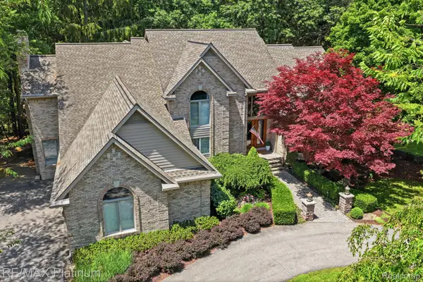 5458 Lake Ridge Drive, Brighton, MI 48116
