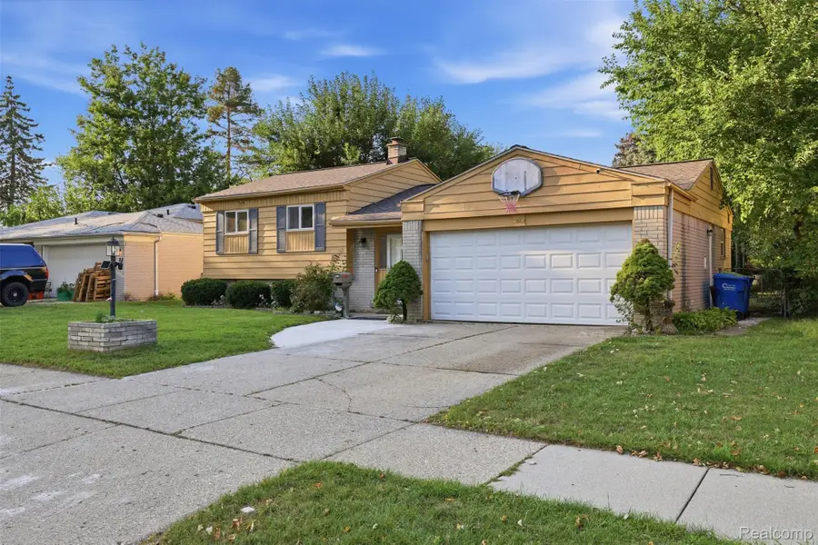 4661 N Tuxedo Drive, Warren, MI 48092 - #3