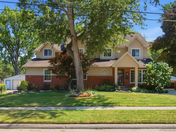 1010 Genesee Drive, RoyalOak, MI 48073