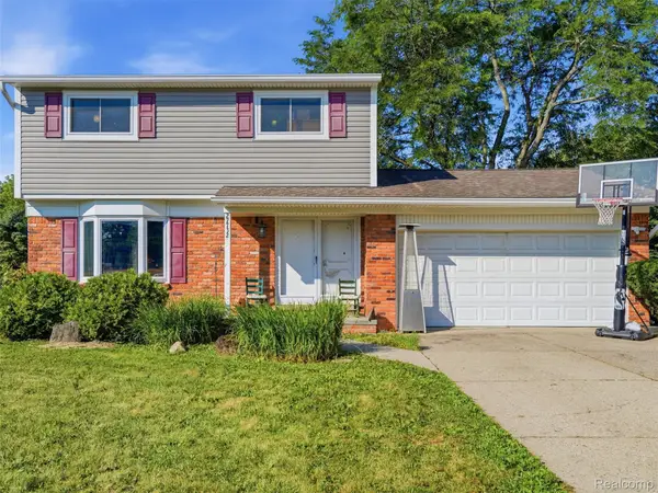 27732 Westcott Crescent Circle, Farmington, MI 48334
