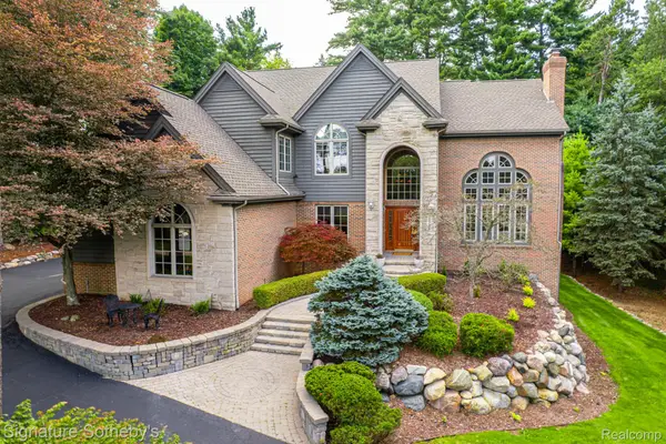 2746 Pineview Trail, Brighton, MI 48114