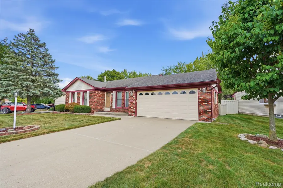 19237 Arlington Drive, Woodhaven, MI 48183 - #3