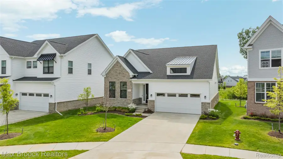 5636 Suffolk Court, West Bloomfield, MI 48322 - #2
