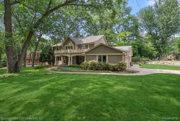 945 Peach Blossom Court, RochesterHills, MI 48306