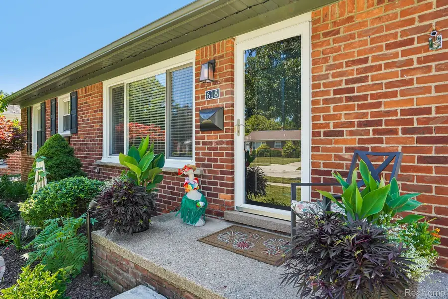 618 E Bloomfield Avenue, Royal Oak, MI 48073 - #3