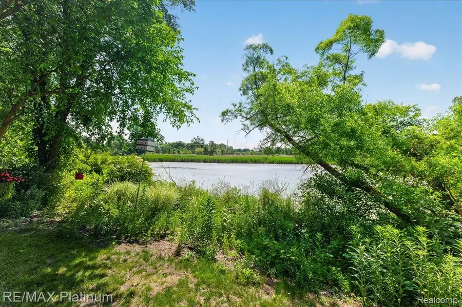 1602 Pinecroft Ln., Howell, MI 48855 - #2
