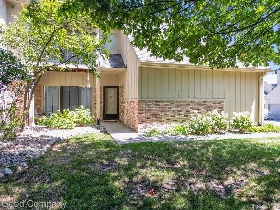 29367 Laurel Drive, Farmington Hills, MI 48331 - #2
